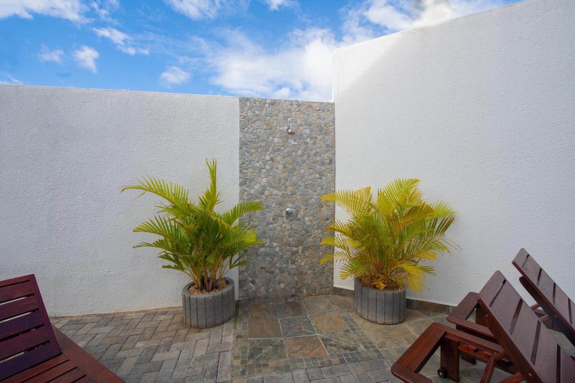 Golden Square Villa & Private Pool Flic en Flac Экстерьер фото
