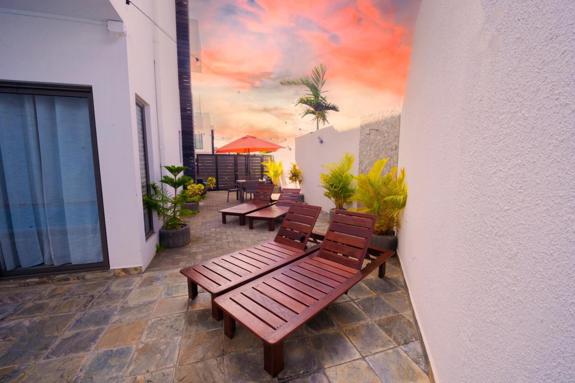 Golden Square Villa & Private Pool Flic en Flac Экстерьер фото